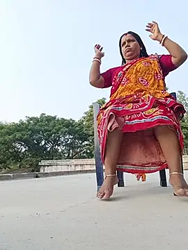 reya743 online show from 12/22/25, 10:04