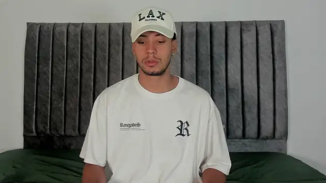 aroncooper1 online show from 10/07/25, 11:33