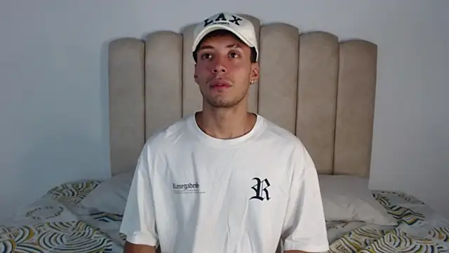 Snapshot of aroncooper1 chatting on 11/01/25, 11:09 aroncooper1 online show from 11/01/25, 11:09