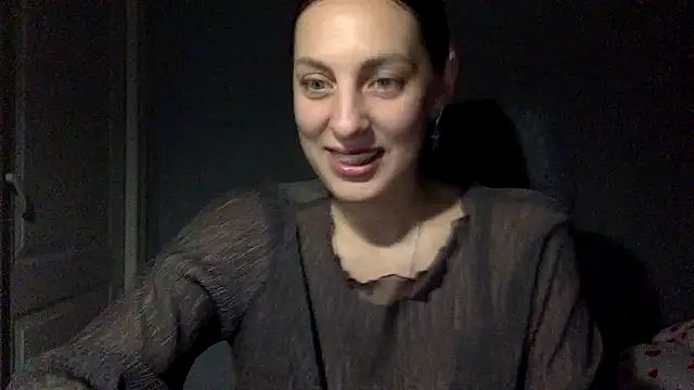 Snapshot of Myronell chatting on 10/15/25, 05:32 Myronell online show from 10/15/25, 05:32