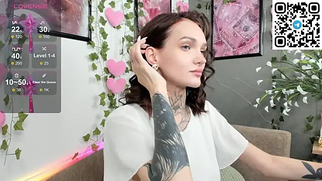 Snapshot of Selena_Lune chatting on 09/29/25, 12:06 Selena Lune online show from 09/29/25, 12:06