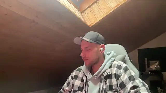 Snapshot of northboy91 chatting on 04/13/26, 04:44 northboy91 online show from 04/13/26, 04:44