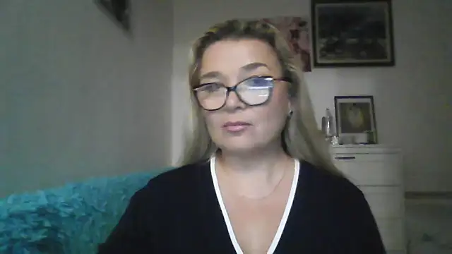 Snapshot of Myrienna chatting on 10/01/25, 08:46 Myrienna online show from 10/01/25, 08:46