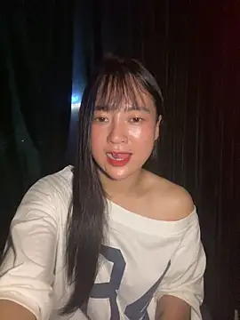 Snapshot of Be_xinh chatting on 10/02/25, 04:21 Be xinh online show from 10/02/25, 04:21