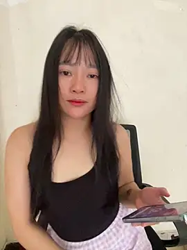 Snapshot of Be_xinh chatting on 10/19/25, 06:38 Be xinh online show from 10/19/25, 06:38