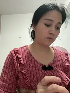 Snapshot of aoyo66 chatting on 10/19/25, 12:19 aoyo66 online show from 10/19/25, 12:19