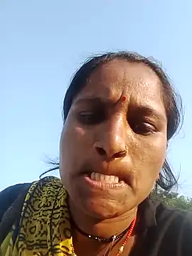 Pooja6060 online show from 10/18/25, 10:50