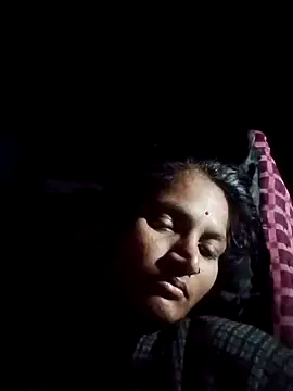 Pooja6060 online show from 10/27/25, 03:24