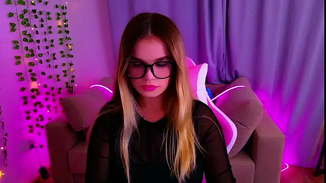 KellyHayden online show from 12/05/25, 05:33