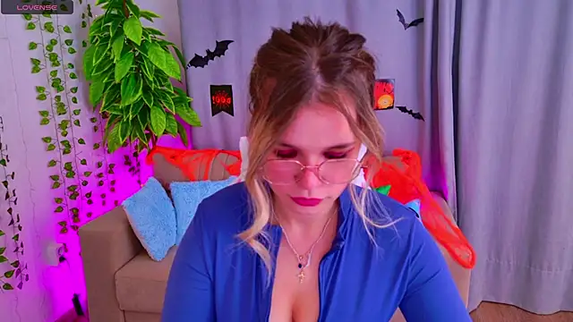 KellyHayden online show from 10/25/25, 03:34