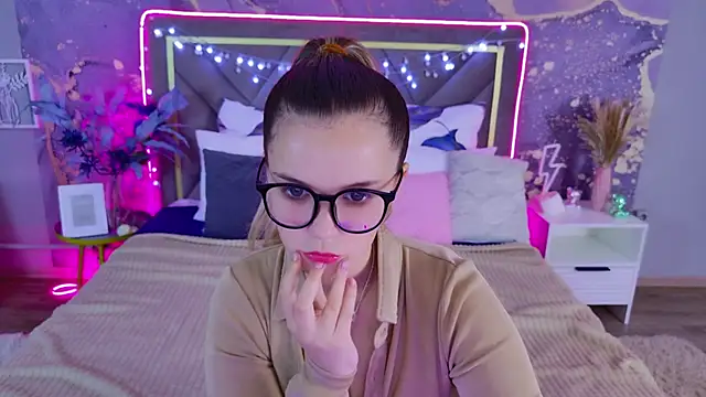 KellyHayden online show from 10/12/25, 03:24