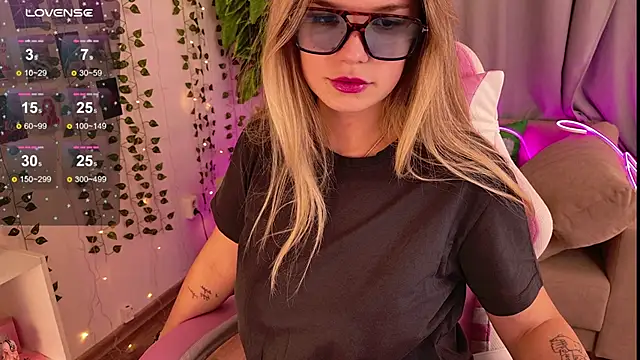 KellyHayden online show from 11/22/25, 01:32