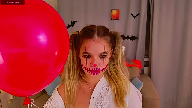 KellyHayden online show from 10/31/25, 05:31