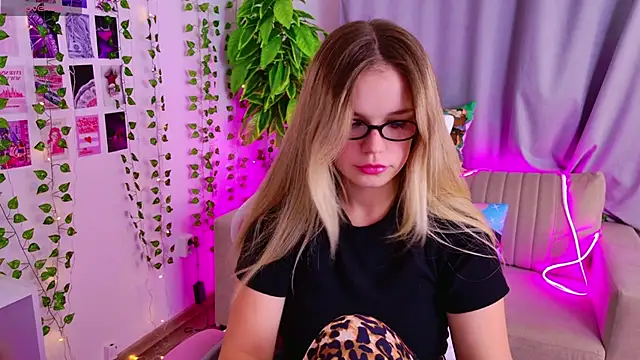 KellyHayden online show from 11/15/25, 03:49