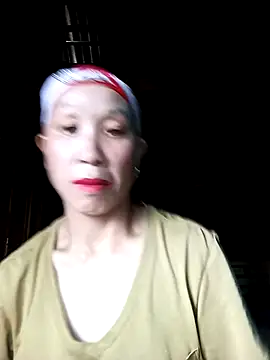 Snapshot of vtmbae chatting on 10/16/25, 12:41 vtmbae online show from 10/16/25, 12:41
