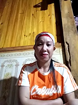 Snapshot of vtmbae chatting on 10/13/25, 07:37 vtmbae online show from 10/13/25, 07:37