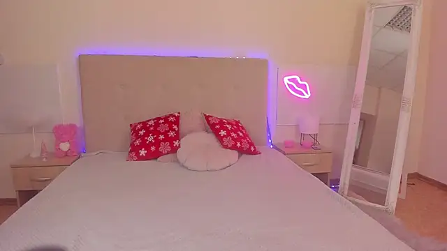 TrishaDarks online show from 01/12/26, 06:31