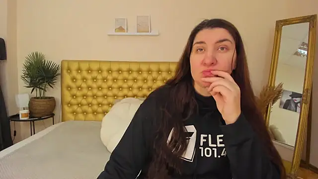 TrishaDarks online show from 02/16/26, 06:12