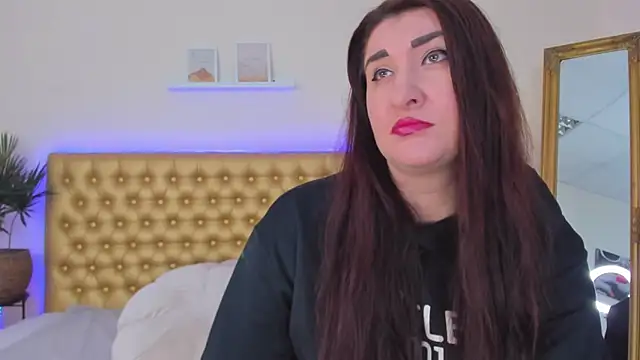 TrishaDarks online show from 04/07/26, 05:09