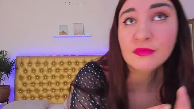 TrishaDarks online show from 04/06/26, 06:03