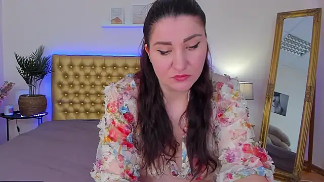 TrishaDarks online show from 05/04/26, 05:22