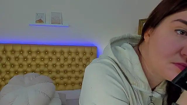 TrishaDarks online show from 04/10/26, 05:03