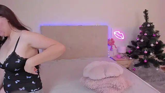 TrishaDarks online show from 12/15/25, 06:30