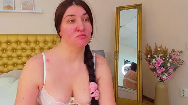 TrishaDarks online show from 04/02/26, 05:03