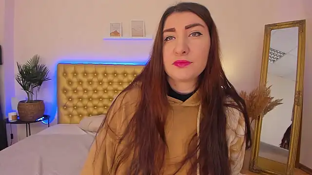 TrishaDarks online show from 02/05/26, 06:53