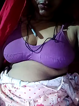 Snapshot of BHABHI_MALLU chatting on 10/05/25, 04:42 BHABHI MALLU online show from 10/05/25, 04:42