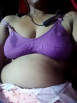 Snapshot of BHABHI_MALLU chatting on 09/29/25, 06:02 BHABHI MALLU online show from 09/29/25, 06:02