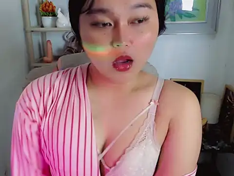 Eyes-on-me online show from 06/11/26, 01:05