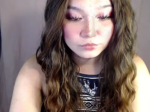 Eyes-on-me online show from 11/23/25, 04:17