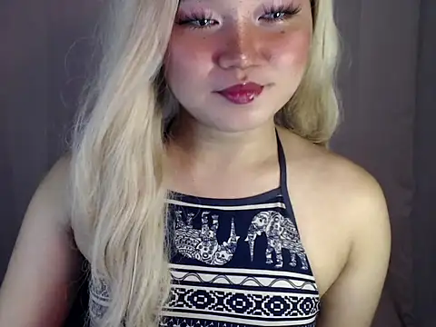 Eyes-on-me online show from 10/21/25, 05:56