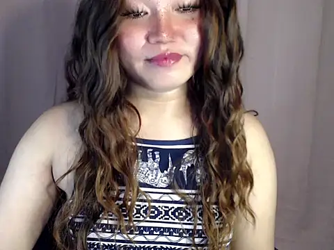 Eyes-on-me online show from 10/31/25, 07:21