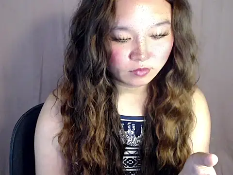 Eyes-on-me online show from 11/03/25, 01:00