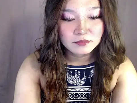 Eyes-on-me online show from 11/28/25, 04:51