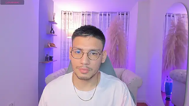 Snapshot of marcuswildx chatting on 09/29/25, 08:14 marcuswildx online show from 09/29/25, 08:14