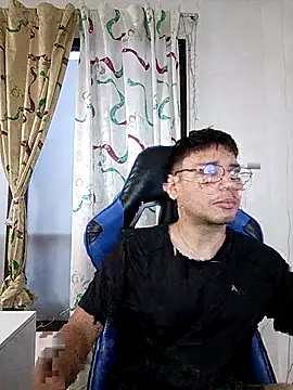 Snapshot of marcuswildx chatting on 11/20/25, 11:00 marcuswildx online show from 11/20/25, 11:00