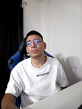 Snapshot of marcuswildx chatting on 09/23/25, 11:34 marcuswildx online show from 09/23/25, 11:34