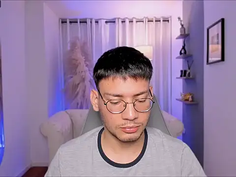 Snapshot of marcuswildx chatting on 11/28/25, 02:17 marcuswildx online show from 11/28/25, 02:17