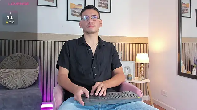 Snapshot of marcuswildx chatting on 09/26/25, 05:53 marcuswildx online show from 09/26/25, 05:53