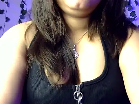 Aaliya02 online show from 11/18/25, 09:07