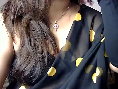 Snapshot of Aaliya02 chatting on 06/15/26, 02:34 Aaliya02 online show from 06/15/26, 02:34