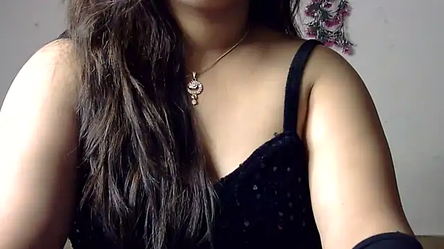 Snapshot of Aaliya02 chatting on 06/18/26, 10:42 Aaliya02 online show from 06/18/26, 10:42