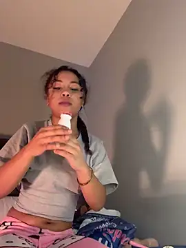 OliviaAshhh online show from 12/04/25, 11:37