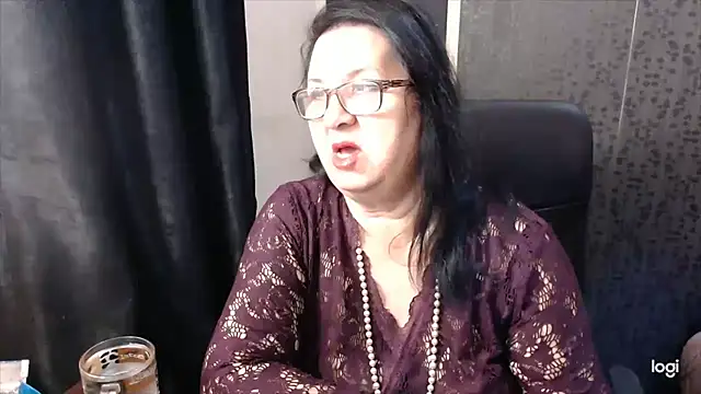 Snapshot of MissSanjanne chatting on 11/27/25, 03:29 MissSanjanne online show from 11/27/25, 03:29