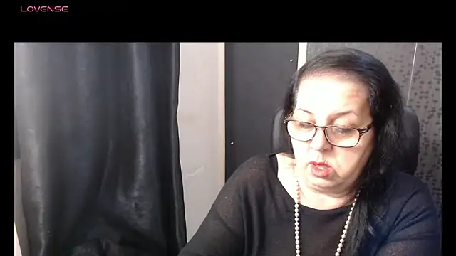 Snapshot of MissSanjanne chatting on 12/15/25, 09:31 MissSanjanne online show from 12/15/25, 09:31