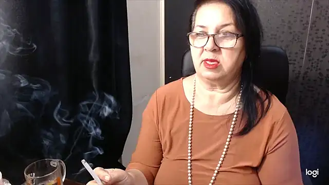 Snapshot of MissSanjanne chatting on 11/17/25, 02:04 MissSanjanne online show from 11/17/25, 02:04