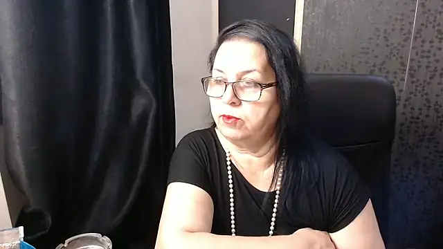 Snapshot of MissSanjanne chatting on 11/30/25, 03:02 MissSanjanne online show from 11/30/25, 03:02